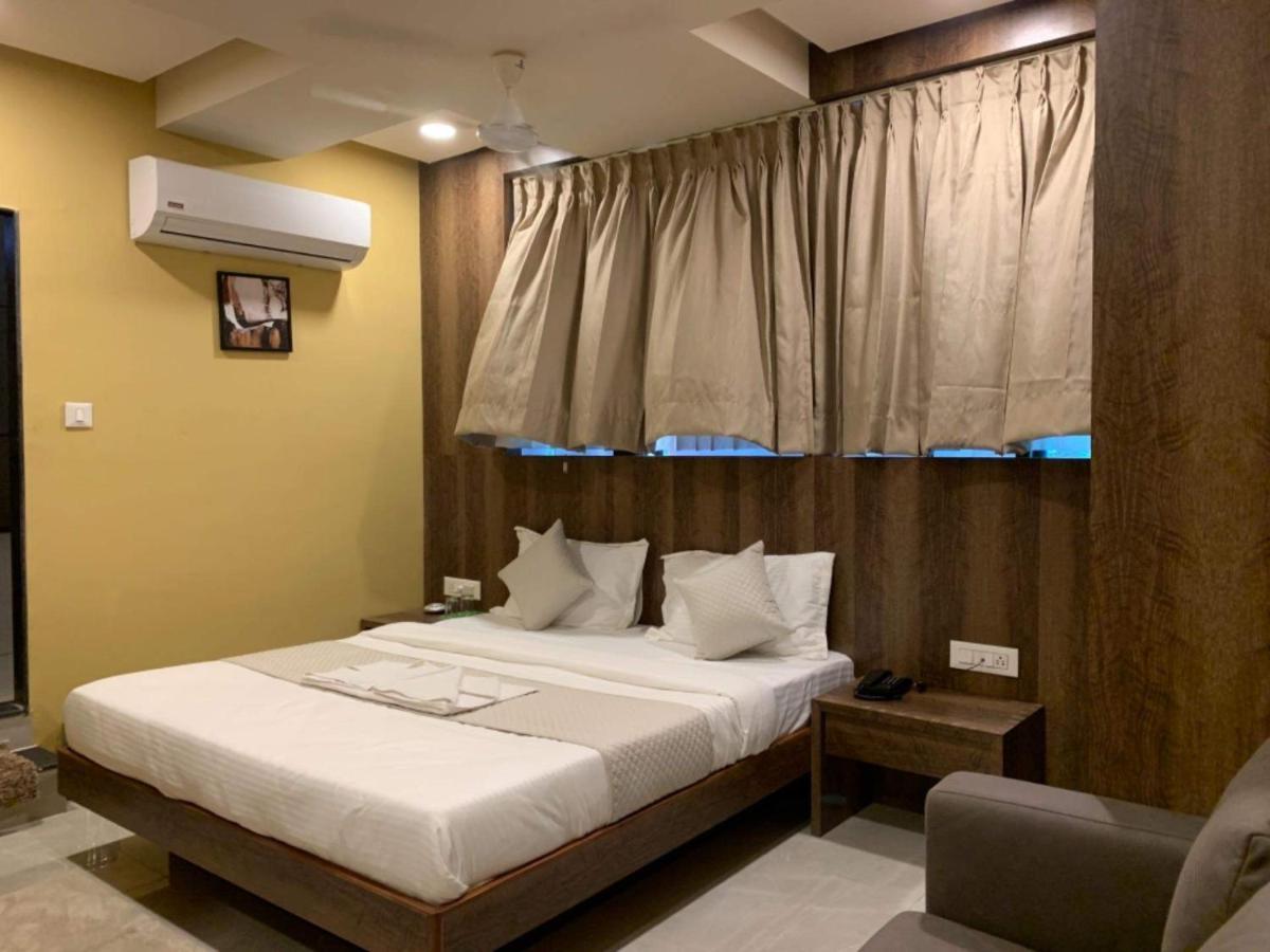 Hotel Radha Krishna Ānand Exterior foto